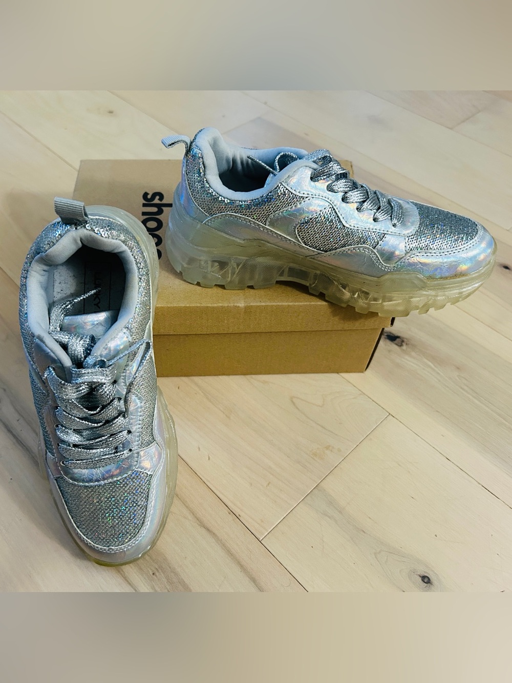 Lucky Step Iridescent Sequin Silver Low Platform Sneakers Size 6